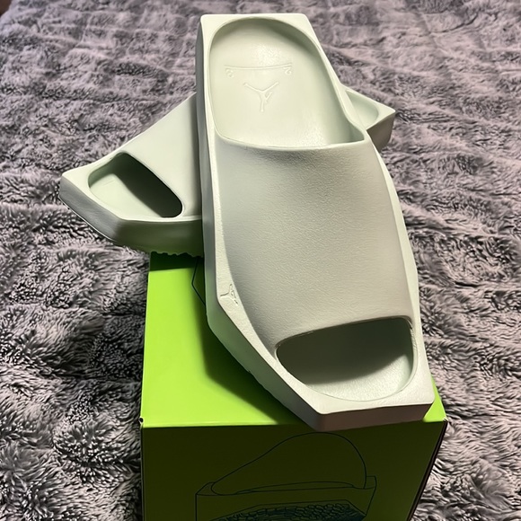 Nike Jordon Hex Slide - Picture 3 of 4